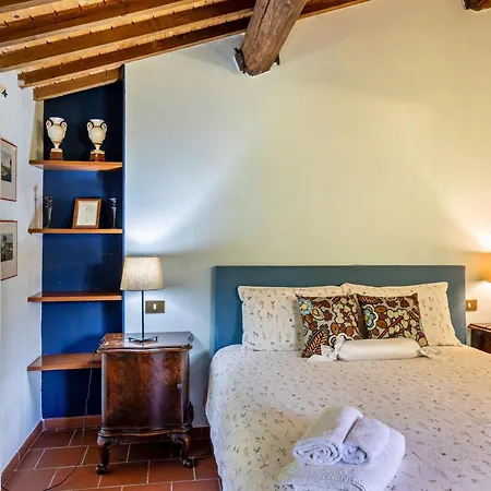 Casa Rossa Vendri Apartment
