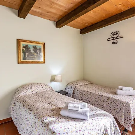 Casa Rossa Vendri Apartment *