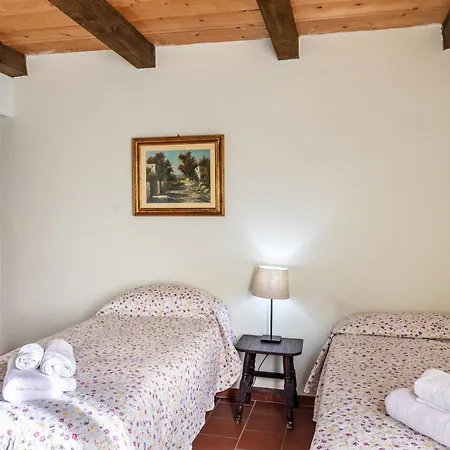 Casa Rossa Vendri Apartment