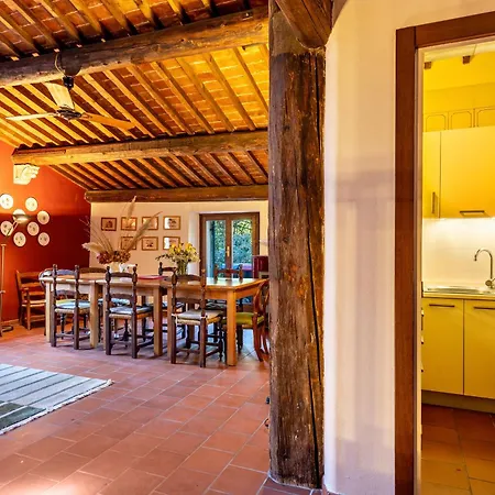 Casa Rossa Vendri Apartment *